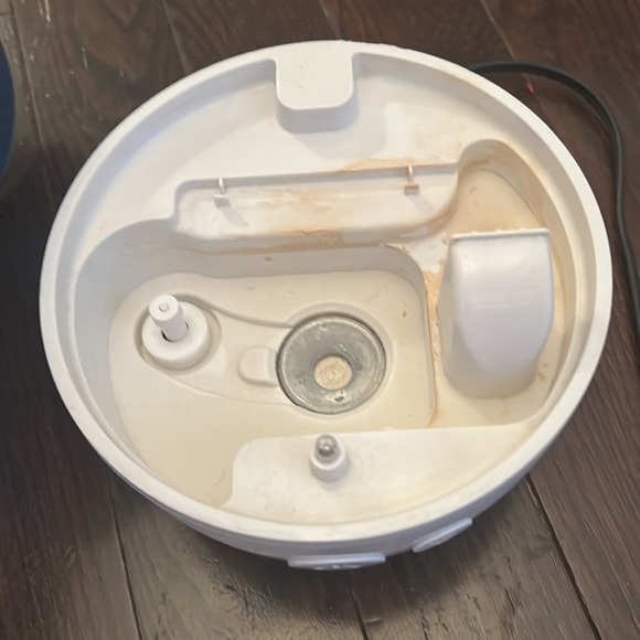 2 Blue Humidifiers - Picture 7 of 11